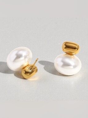 Pearl Stud Earrings 18k Gold Plated